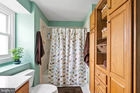 Bath - 8816 Arley Dr, Springfield, VA 22153 photo 2 of 3