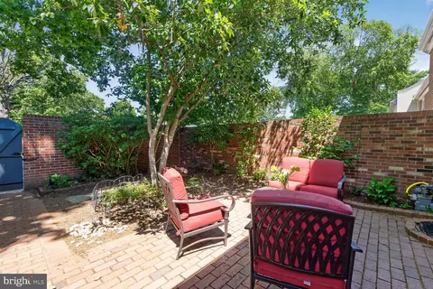 Exterior - 8312 Wickham Rd, Springfield, VA 22152 photo 4 of 6