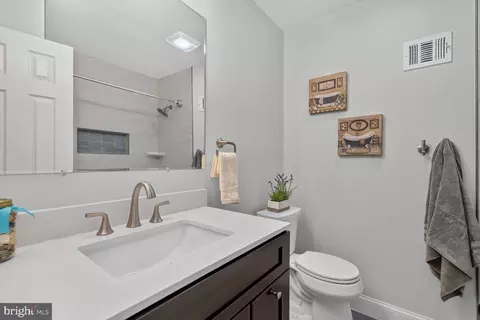 Bath - 8312 Wickham Rd, Springfield, VA 22152 photo 3 of 5