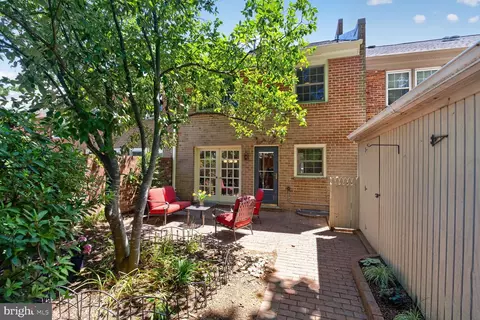 Exterior - 8312 Wickham Rd, Springfield, VA 22152 photo 5 of 6