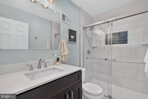 Bath - 8312 Wickham Rd, Springfield, VA 22152 photo 2 of 5