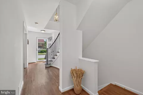 Entry Way - 8312 Wickham Rd, Springfield, VA 22152 photo 5 of 6