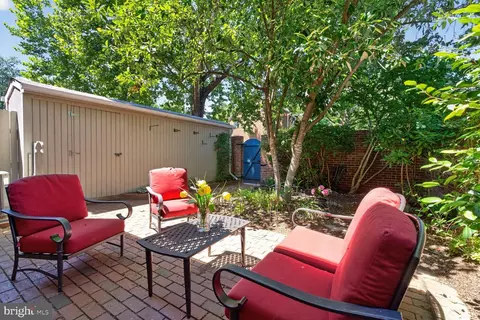 Exterior - 8312 Wickham Rd, Springfield, VA 22152 photo 3 of 6