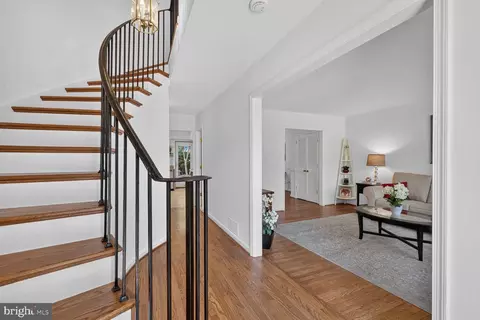Entry Way - 8312 Wickham Rd, Springfield, VA 22152 photo 4 of 6