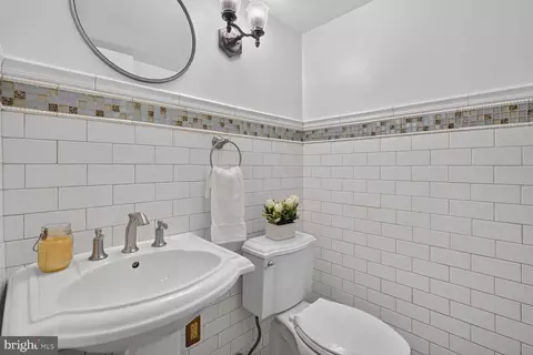 Bath - 8312 Wickham Rd, Springfield, VA 22152 photo 5 of 5