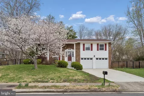 8910 Spur Rd, Springfield, VA 22153