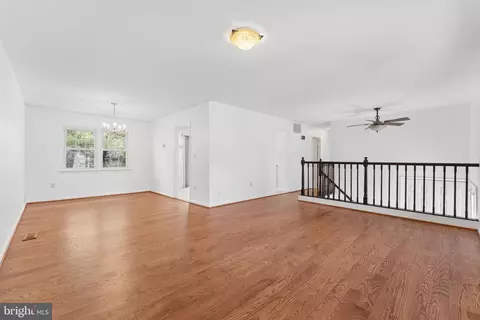 Living - 8910 Spur Rd, Springfield, VA 22153 photo 3 of 6