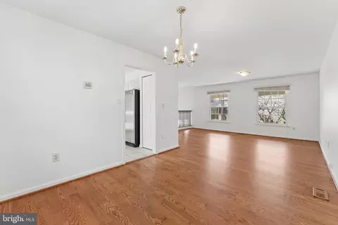 Living - 8910 Spur Rd, Springfield, VA 22153 photo 5 of 6