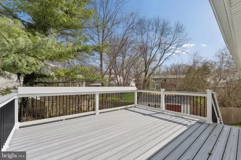 Exterior - 8910 Spur Rd, Springfield, VA 22153 photo 3 of 11