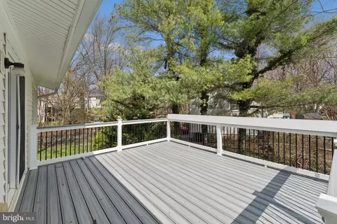 Exterior - 8910 Spur Rd, Springfield, VA 22153 photo 4 of 11