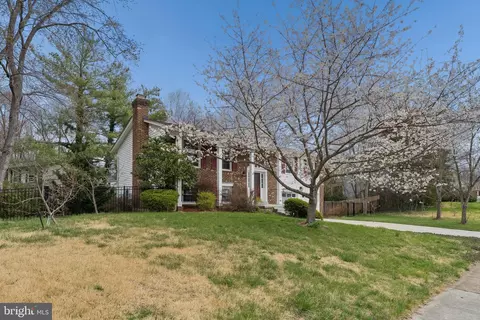 Exterior - 8910 Spur Rd, Springfield, VA 22153 photo 2 of 11