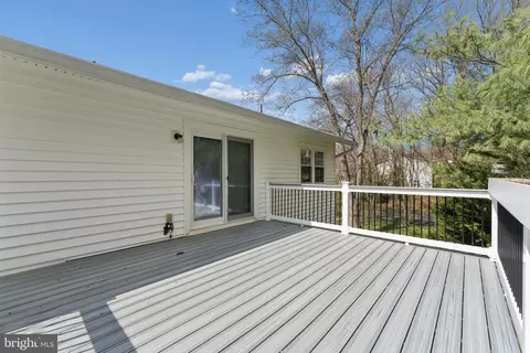 Exterior - 8910 Spur Rd, Springfield, VA 22153 photo 5 of 11