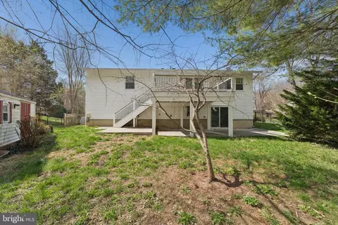 Exterior - 8910 Spur Rd, Springfield, VA 22153 photo 6 of 11