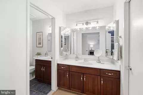 Bath - 9060 Blarney Stone Dr, Springfield, VA 22152 photo 2 of 6