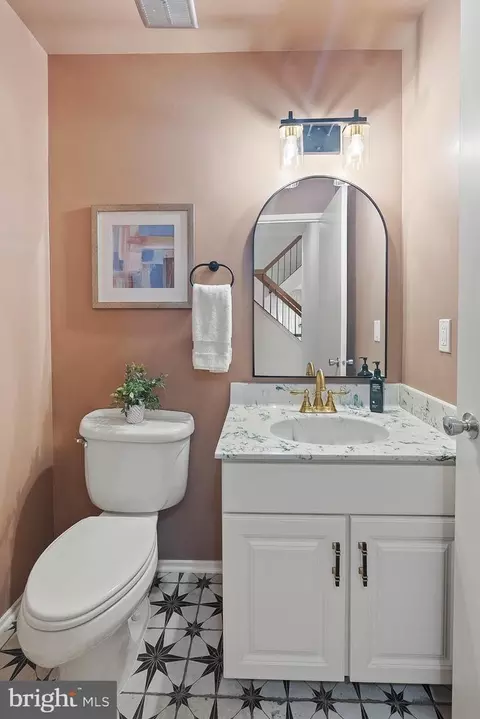 Bath - 9060 Blarney Stone Dr, Springfield, VA 22152 photo 1 of 6