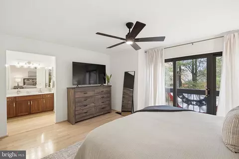 Bedroom - 9060 Blarney Stone Dr, Springfield, VA 22152 photo 3 of 11