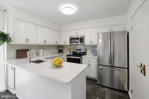 Kitchen - 9060 Blarney Stone Dr, Springfield, VA 22152 photo 3 of 5