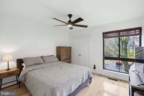 Bedroom - 9060 Blarney Stone Dr, Springfield, VA 22152 photo 5 of 11