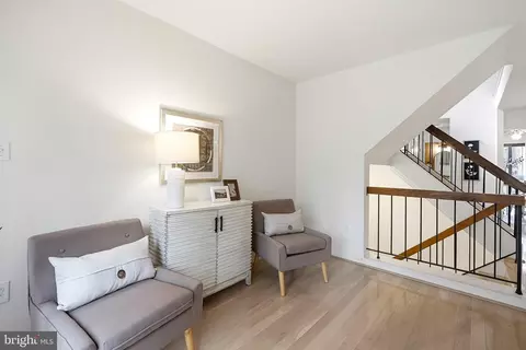 Entry Way - 9060 Blarney Stone Dr, Springfield, VA 22152 photo 2 of 5