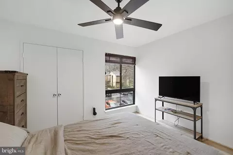 Bedroom - 9060 Blarney Stone Dr, Springfield, VA 22152 photo 10 of 11
