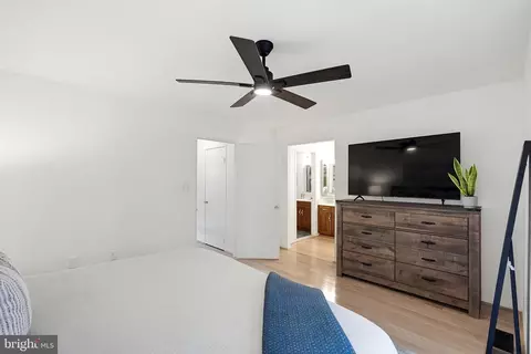 Bedroom - 9060 Blarney Stone Dr, Springfield, VA 22152 photo 4 of 11