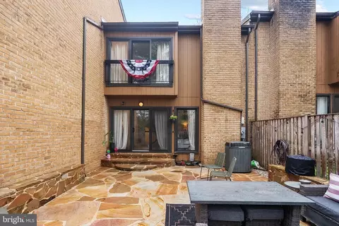 Exterior - 9060 Blarney Stone Dr, Springfield, VA 22152 photo 5 of 9