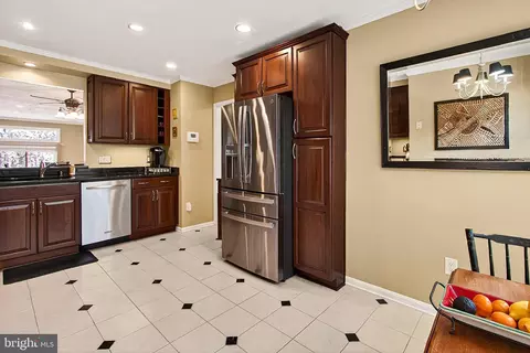 7923 Valleyfield Dr, Springfield, VA 22153 photo 9