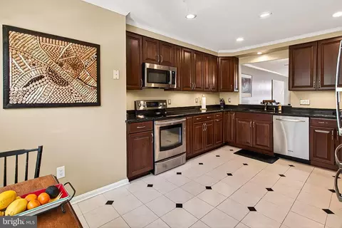7923 Valleyfield Dr, Springfield, VA 22153 photo 8