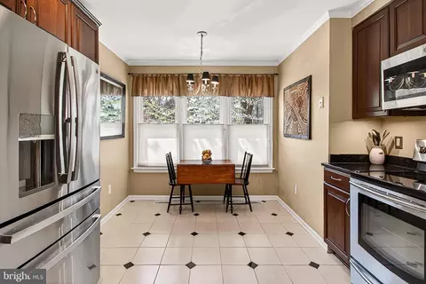 7923 Valleyfield Dr, Springfield, VA 22153 photo 7