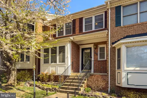 7923 Valleyfield Dr, Springfield, VA 22153 photo 2