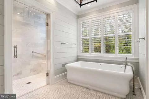 Bath - 6529 Sothoron Rd, Mclean, VA 22101 photo 2 of 6