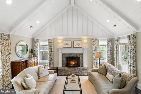 Living - 6529 Sothoron Rd, Mclean, VA 22101 photo 7 of 9