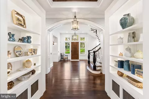 Entry Way - 6529 Sothoron Rd, Mclean, VA 22101 photo 5 of 17