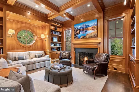 Living - 6529 Sothoron Rd, Mclean, VA 22101 photo 6 of 9