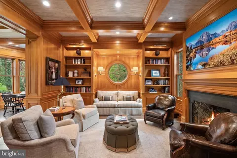 Living - 6529 Sothoron Rd, Mclean, VA 22101 photo 5 of 9