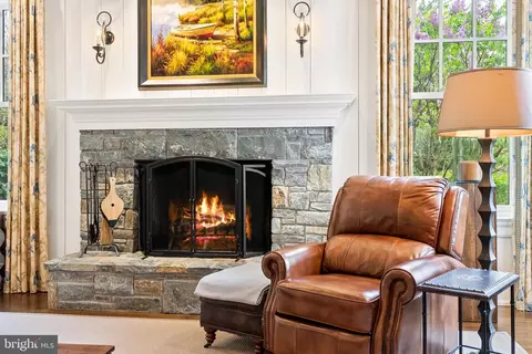 Living - 6529 Sothoron Rd, Mclean, VA 22101 photo 3 of 9