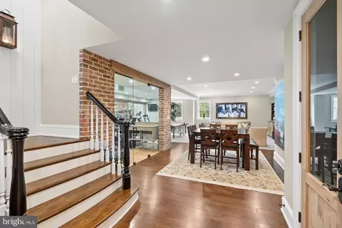 Entry Way - 6529 Sothoron Rd, Mclean, VA 22101 photo 16 of 17
