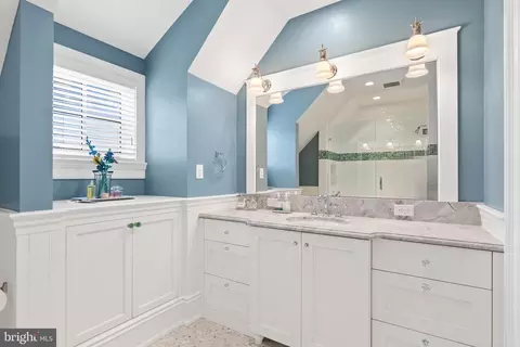Bath - 6529 Sothoron Rd, Mclean, VA 22101 photo 3 of 6