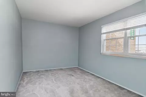 Bedroom - 1904 Wilson Ln #101, Mclean, VA 22102 photo 4 of 5