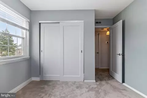 Bedroom - 1904 Wilson Ln #101, Mclean, VA 22102 photo 5 of 5
