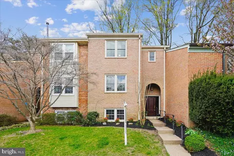 2018 Highboro Way, Falls Church, VA 22043