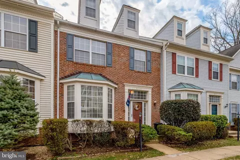 5715 Clapham Rd, Alexandria, VA 22315