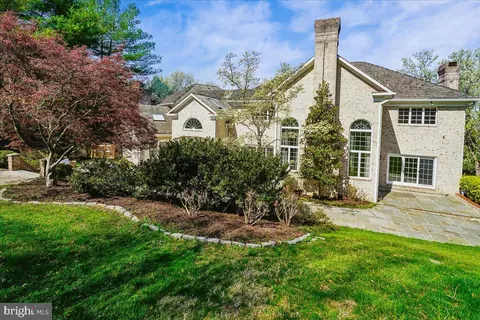 Exterior - 8013 Greenwich Woods Dr, Mclean, VA 22102 photo 10 of 17