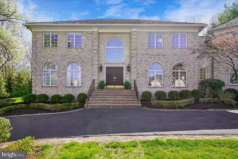 Exterior - 8013 Greenwich Woods Dr, Mclean, VA 22102 photo 3 of 17