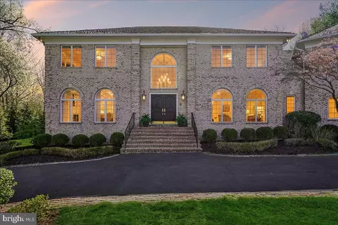 Exterior - 8013 Greenwich Woods Dr, Mclean, VA 22102 photo 4 of 17