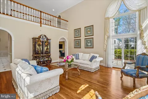 Living - 8013 Greenwich Woods Dr, Mclean, VA 22102 photo 3 of 11