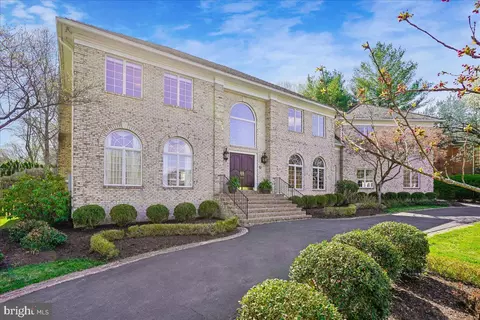 Exterior - 8013 Greenwich Woods Dr, Mclean, VA 22102 photo 5 of 17