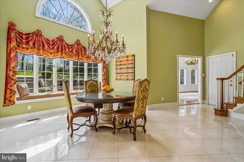 Dining - 8013 Greenwich Woods Dr, Mclean, VA 22102 photo 6 of 7