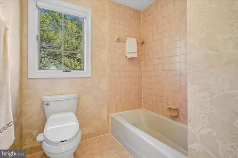 Bath - 8013 Greenwich Woods Dr, Mclean, VA 22102 photo 7 of 9