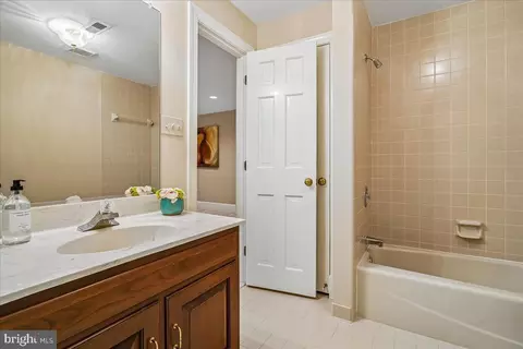 Bath - 8013 Greenwich Woods Dr, Mclean, VA 22102 photo 8 of 9